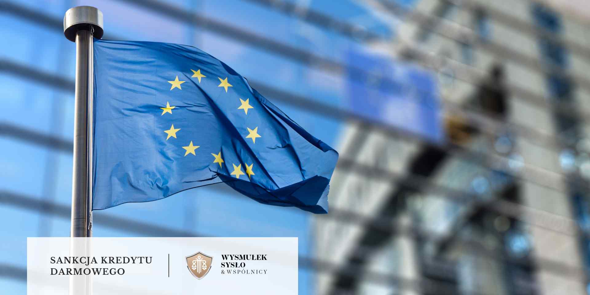 Flaga Unii Europejskiej powiewa na maszcie przed nowoczesnym, przeszklonym budynkiem
