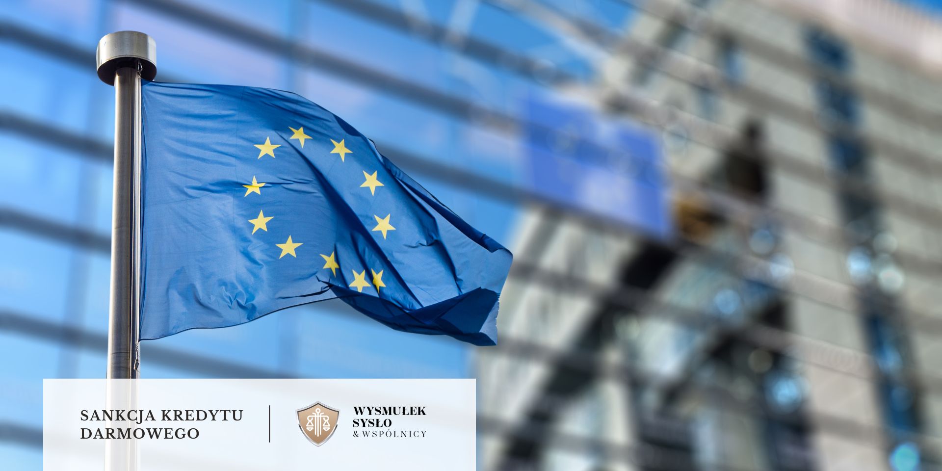 sankcja-kredytu-darmowego-opinia-rzecznika-generalnego-tsue » Kancelaria Wysmułek, Sysło i Wspólnicy Prawnik w ciemnym garniturze analizujący otwartą księgę i robiący notatki piórem; obok widoczna złota waga sprawiedliwości.